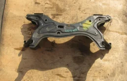 Подрамник двигателя для Toyota Corolla на фотографиях