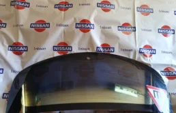Стекло крышки багажника (90300-JD00A) для Nissan Qashqai J10 2006-2013