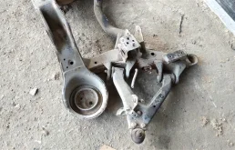 Задняя балка для Mitsubishi Pajero на фотографиях