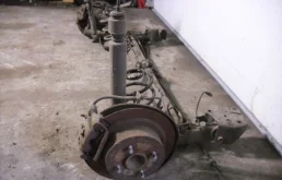 Задняя балка для Nissan Tiida 2013 года на фотографиях