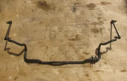 Стабилизатор поперечной устойчивости передний для Nissan Tiida на фотографиях