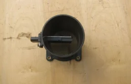 Датчик массового расхода воздуха для Nissan X-Trail на фотографиях