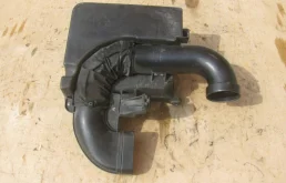 Впускной коллектор для Hyundai Solaris 2010 года на фотографиях