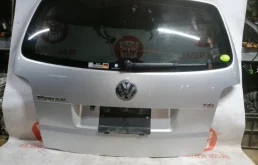 Двери для Volkswagen Touran 2012 года на фотографиях