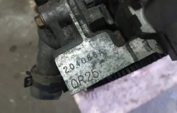 Двигатель без навесного для Nissan X-Trail 2006 года на фотографиях