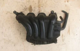 Впускной коллектор для Hyundai Solaris 2010 года на фотографиях