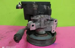 Насос ГУР для Mercedes-Benz Sprinter 2008 года на фотографиях