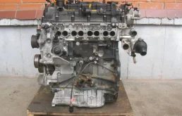 Двигатель без навесного для Kia Carnival 2016 года на фотографиях