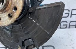 Кулак поворотный правый для Mercedes-Benz M class 2001 года на фотографиях