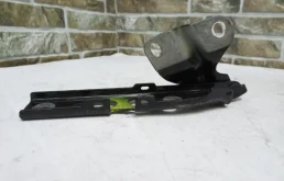 Петля капота левая для Audi Q3 на фотографиях