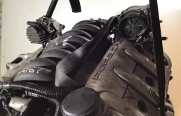 Двигатель без навесного для Porsche Cayenne 2002 года на фотографиях