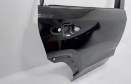 Дверь задняя правая для Toyota RAV4 2023 года на фотографиях