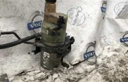 Насос ГУР для Volvo C30 2011 года на фотографиях