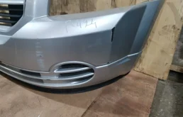Бампер для Dodge Caliber 2006 года на фотографиях