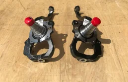 Кулак поворотный правый для Lexus LX 2003 года на фотографиях