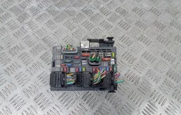 Блок предохранителей под капотом для Citroen C4 Хэтчбек 2004-2011