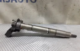 Форсунка топливная для Audi Q7 2015 года на фотографиях