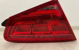 Фонарь в крышку багажника Audi A8 2009-2014 D4