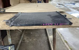 Радиатор кондиционера для Jaguar XF 2014 года на фотографиях