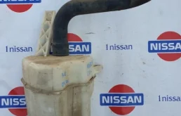 Бачек омывателя фар для Nissan March K12 2002-2010