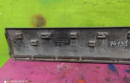 Молдинг двери передний правый для Audi Q7 2009 года на фотографиях