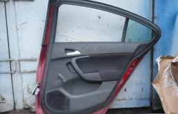 Двери для Opel Insignia 2016 года на фотографиях