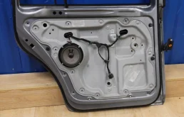 Дверь задняя левая для Volkswagen Touran 2009 года на фотографиях