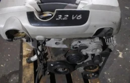 Двигатель без навесного для Porsche Cayenne 2003 года на фотографиях