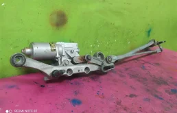 Трапеция стеклоочистителей для Audi Q7 2009 года на фотографиях