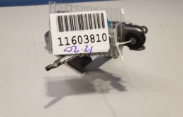 Мотор стеклоочистителя для Toyota Corolla 2003 года на фотографиях