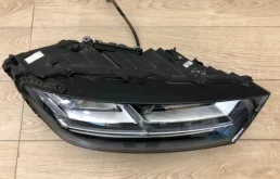 Фара правая для Audi Q7 2020 года на фотографиях