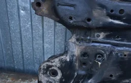 Подрамник двигателя для Toyota Corolla на фотографиях