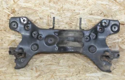 Подрамник двигателя для Skoda Rapid 2013 года на фотографиях