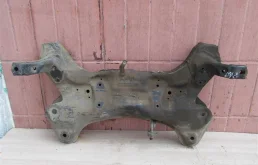 Подрамник двигателя для Hyundai Solaris 2011 года на фотографиях