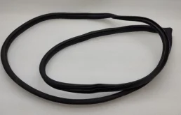 Уплотнитель передней правой двери для Hyundai Solaris 2018 года на фотографиях