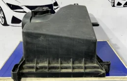 Корпус воздушного фильтра для Toyota RAV4 2017 года на фотографиях