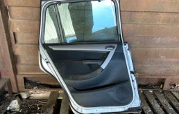 Дверь задняя левая для Volkswagen Touran 2009 года на фотографиях