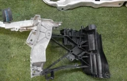 Панель радиатора (телевизор) для Mercedes-Benz E class на фотографиях