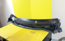 Жабо правое для Nissan Tiida 2012 года на фотографиях