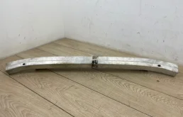 Усилитель бампера передний верхний для Audi Q7 на фотографиях