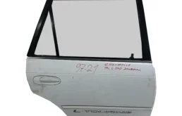 Двери для Toyota Corolla 1996 года на фотографиях