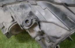 Фара правая для Volkswagen Jetta 2012 года на фотографиях