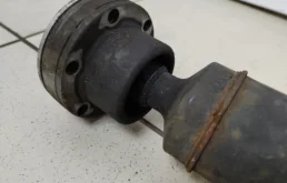 Карданный вал задний для Volvo XC90 2010 года на фотографиях