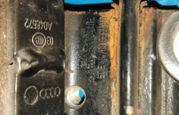 Петля двери задняя левая нижняя для Audi Q7 на фотографиях