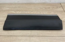 Молдинг двери задний правый для Volkswagen Tiguan 2022 года на фотографиях