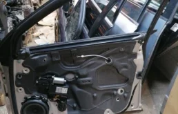 Дверь передняя правая для Audi A4 2003 года на фотографиях