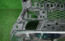 Кронштейн переднего бампера правый для Mercedes-Benz GL class 2015 года на фотографиях