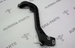 Кронштейн переднего бампера правый для Mercedes-Benz GL class 2015 года на фотографиях