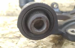 Цапфа задняя левая для Mitsubishi Pajero на фотографиях