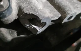 АКПП для Mazda Premacy 2000 года на фотографиях